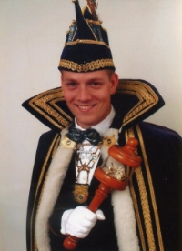 2008-2009 Koen van Leeuwen Z.D.H. Prins Knillis d’n Twidde Mi jong en oud wordt ’n skon fist gebouwd