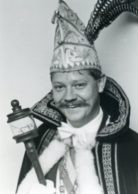 1987-1988 Leo Huijbers Z.D.H. Prins Nard d’n Urste Akketdoe Doeket