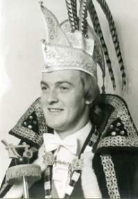 1976-1977 Toon van Kan Z.D.H. Prins Peer d’n Twidde Liemt, van alle merte thuis