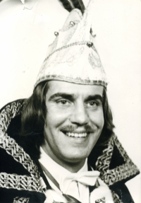 1973-1974 Jan Kuppens Z.D.H. Prins Franz-Jozef d’n Urste Houw de ploeg rêgt